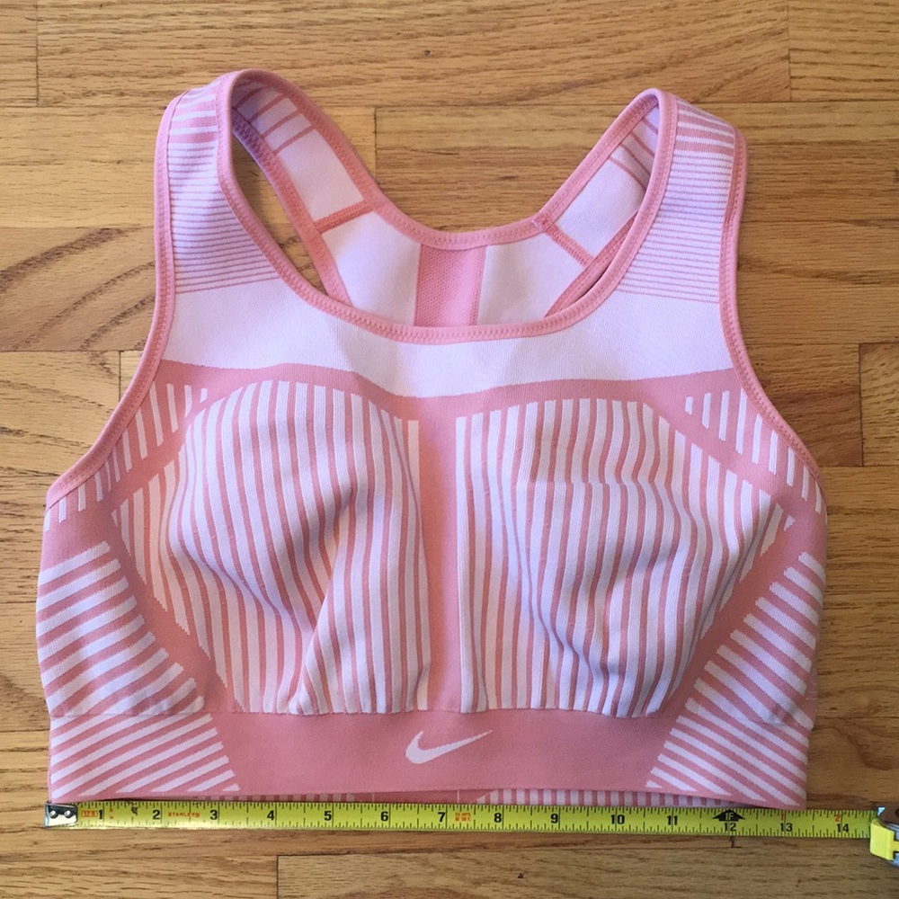 Nike Women’s FE/NOM Flyknit  Running Bra